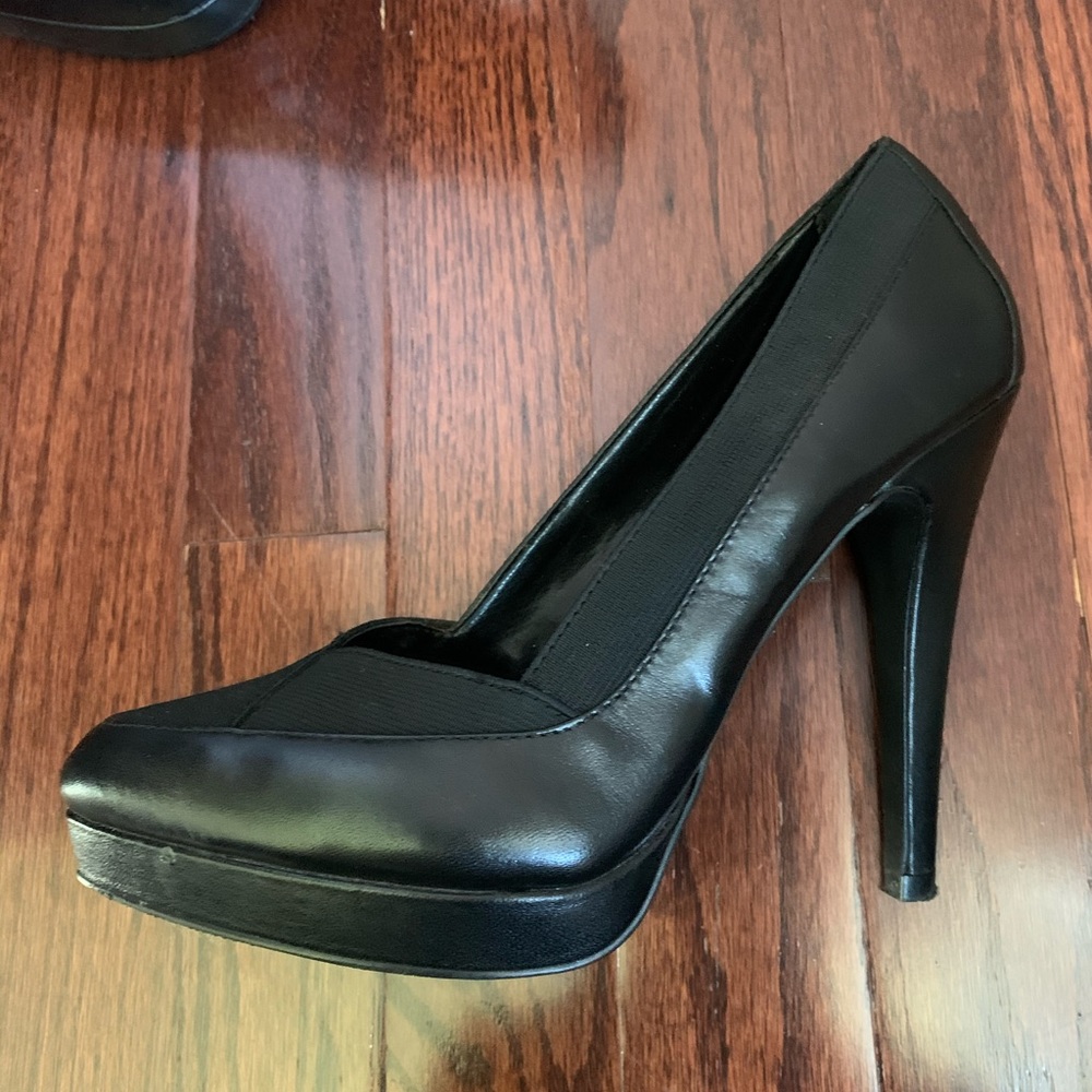Black leather and elastic Aldo pump size 37